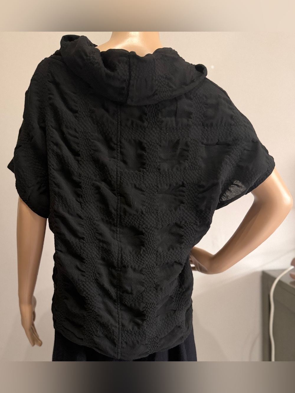 Kozan textured black top in excellent pre-owned condition. Size Small - Picture 3 of 5